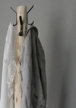 Baumstamm-Garderobenständer Ruben | Metallhaken | mit Fuß | 165 cm