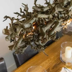 Esstischleuchte aus entrindeten Birnenästen mit Rahmen und 3 Lichtquellen