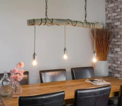 Hängeleuchte aus altem Eichenstamm mit Textilkabel in Beige