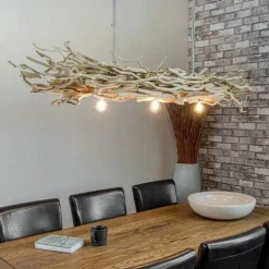 Hängeleuchte aus Aststücken mit Rahmen