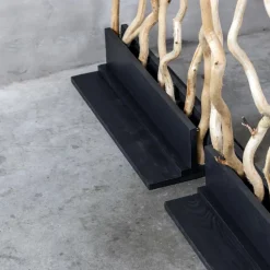 Raumteiler | Geschälte Korkenzieherweide | Mit schwarzem Fuß | 165cm