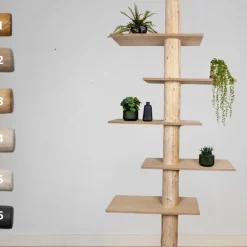 Stellen Sie Ihr Baumstamm-Wandregal Einar selbst zusammen | 250 cm