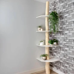 Stellen Sie Ihr Baumstamm-Eckregal Tarik selbst zusammen | 250 cm