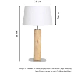Tischleuchte aus entrindetem Baumstamm mit weißer Lampenschirm